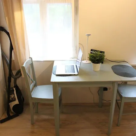 With Private Entrance And Free Parking Korter