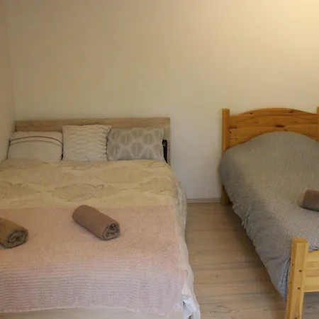 With Private Entrance And Free Parking Apartment *