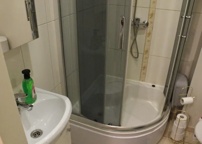 Korter With Private Entrance And Free Parking