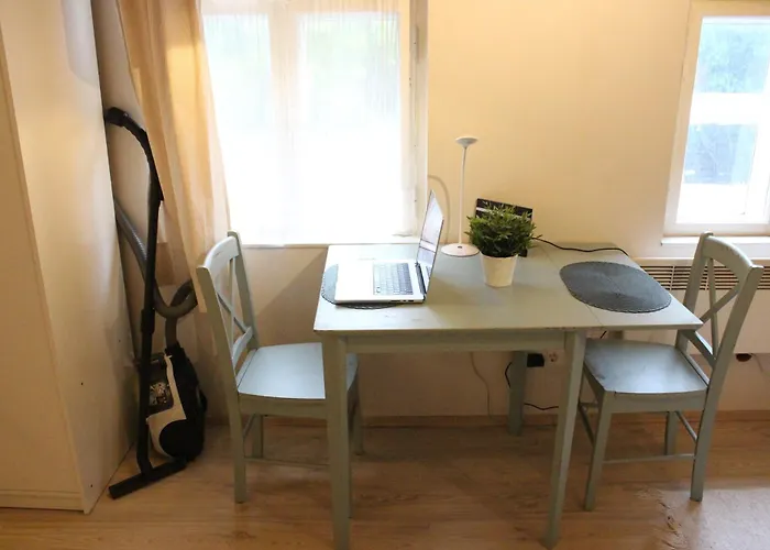 With Private Entrance And Free Parking Lejlighed