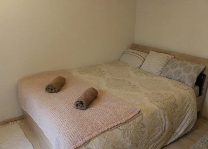 With Private Entrance And Free Parking *