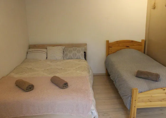 With Private Entrance And Free Parking 아파트 *